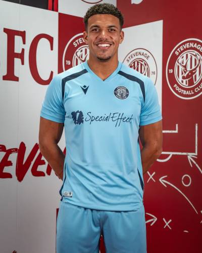 stevenage_25_26_macron_third_kit_05.jpg