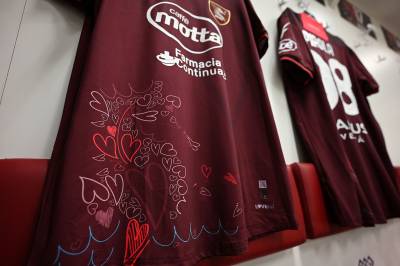 salernitana_2023_valentine_day_shirt_8.jpg