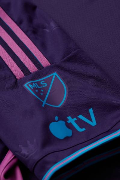 charlotte_fc_2023_2024_adidas_away_kit_r.jpg