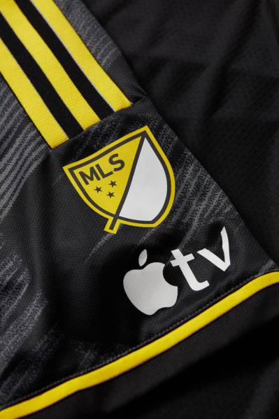 columbus_crew_2023_2024_adidas_away_kit_g.jpg