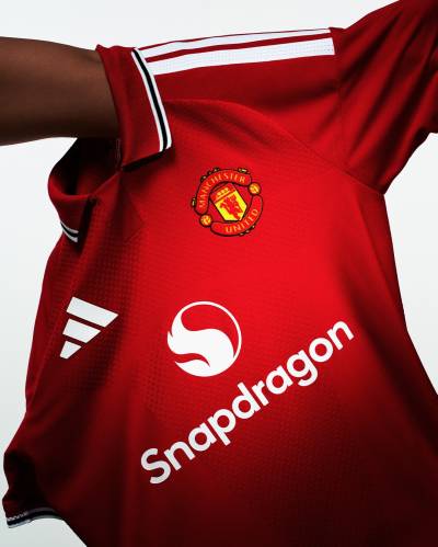manchester_united_26_27_adidas_home_kit_d.jpg