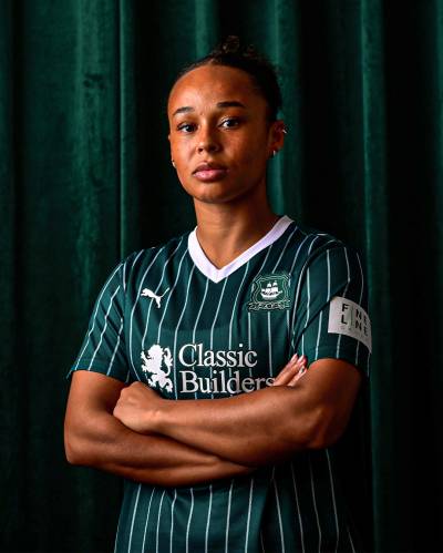 plymouth_argyle_26_27_puma_home_kit_e.jpg