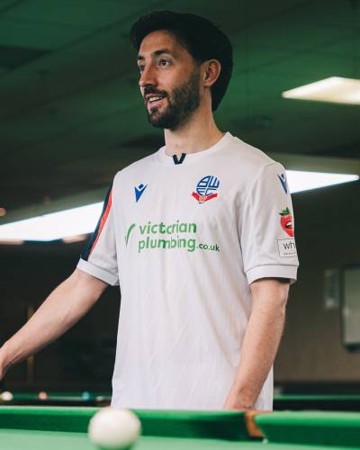 bolton_wanderers_26_27_macron_home_kit_1.jpg