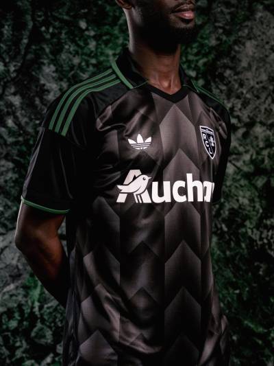 racing_lens_26_27_adidas_away_kit_e.jpg