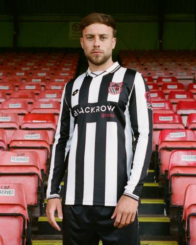 grimsby_Town_26_27_lotto_home_kit_a.jpeg