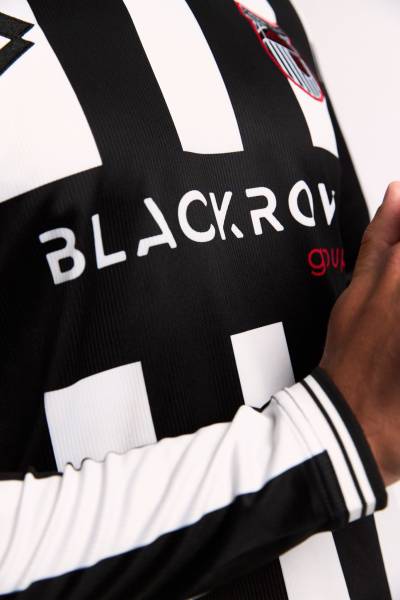 grimsby_Town_26_27_lotto_home_kit_b.jpeg