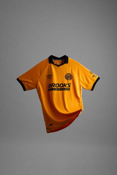 cambridge_united_26_27_umbro_home_kit_e.jpeg