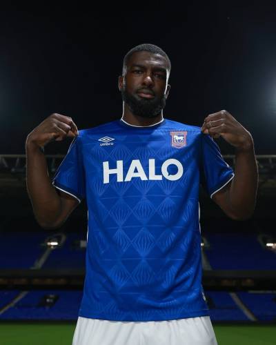 ipswich_town_26_27_ umbro_home_kit_a.jpeg