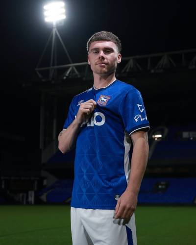 ipswich_town_26_27_ umbro_home_kit_b.jpeg