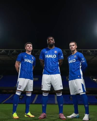 ipswich_town_26_27_ umbro_home_kit_c.jpeg
