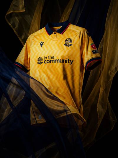 bolton_wanderers_26_27_macron_away_kit_a.jpg