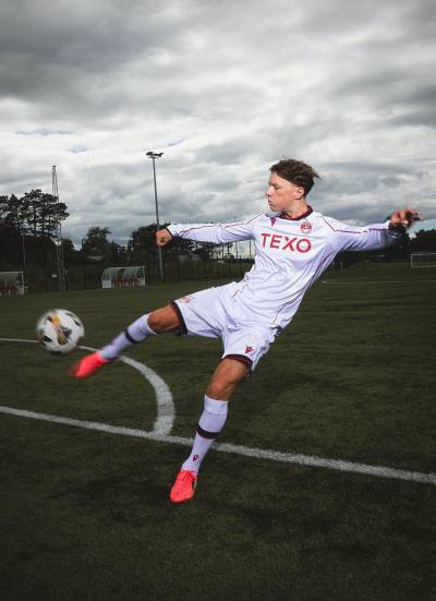 aberdeen_26_27_macron_away_kit_d1.jpeg
