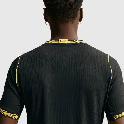 chelsea_26_27_nike_away_kit_02.jpg