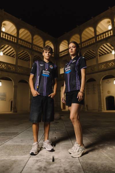 real_valladolid_26_27_reebok_away_kit_a03.jpg