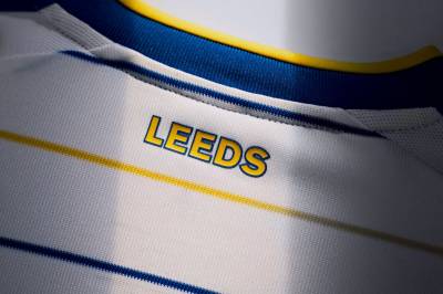 leeds_united_26_27_adidas_home_kit_c.jpeg