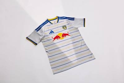 leeds_united_26_27_adidas_home_kit_d.jpeg