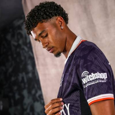 luton_town_26_27_reflo_third_kit_d2.jpg