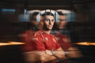armenia_26_27_macron_home_kit_b.jpg