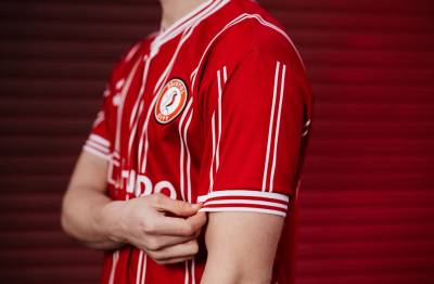 bristol_city_2023_2024_oneills_home_kit_j.jpeg