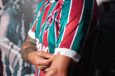 fluminense_2023_24_umbro_home_kit_f.jpeg