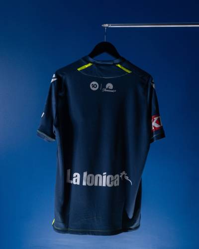 melbourne_victory_2022_macron_home_kit_i.jpeg