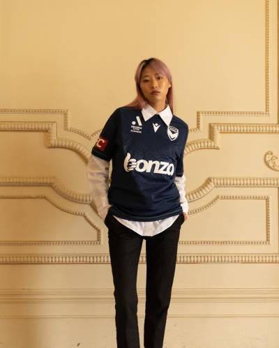 melbourne_victory_2022_macron_home_kit_l.jpeg