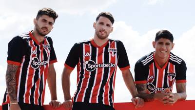 sao_paulo_2023_24_adidas_away_kit_a.jpeg