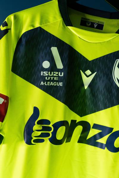 melbourne_victory_2022_2023_away_kit_h.jpeg