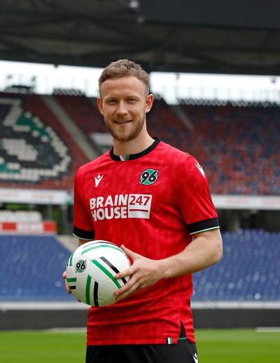 hannover_96_2023_24_macron_home_shirt_c.jpg