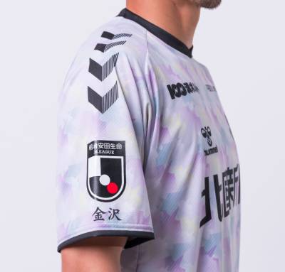 zweigen_kanazawa_2023_hummel_third_kit_f.jpeg