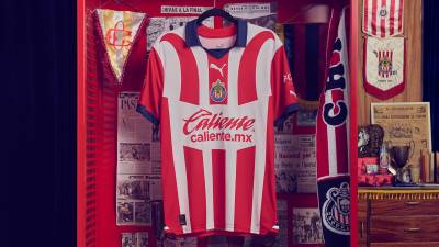 chivas_2023_puma_home_kit_2.jpeg