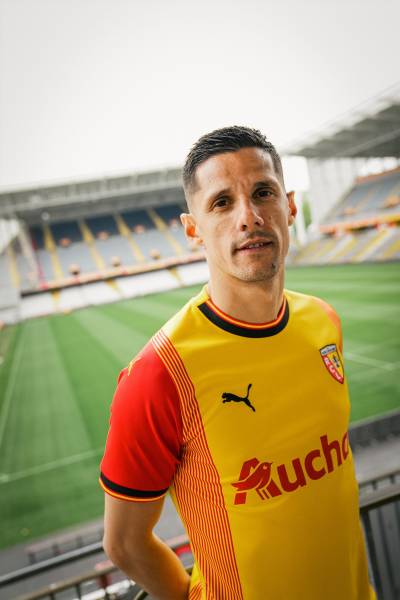 rc_lens_2023_24_puma_home_kit_5.jpg