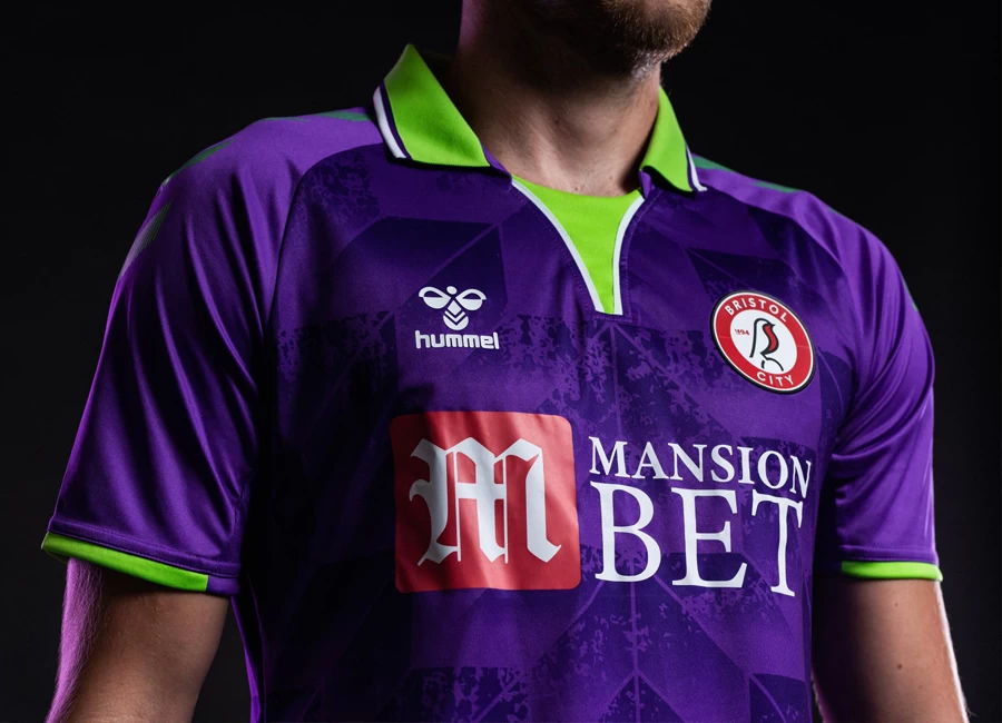 Bristol City 2020-21 Hummel Away Kit #bristolcity #WeAreTheRobins #hummelsport