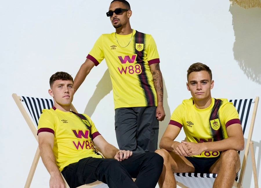 Burnley 2023-24 Umbro Away Kit