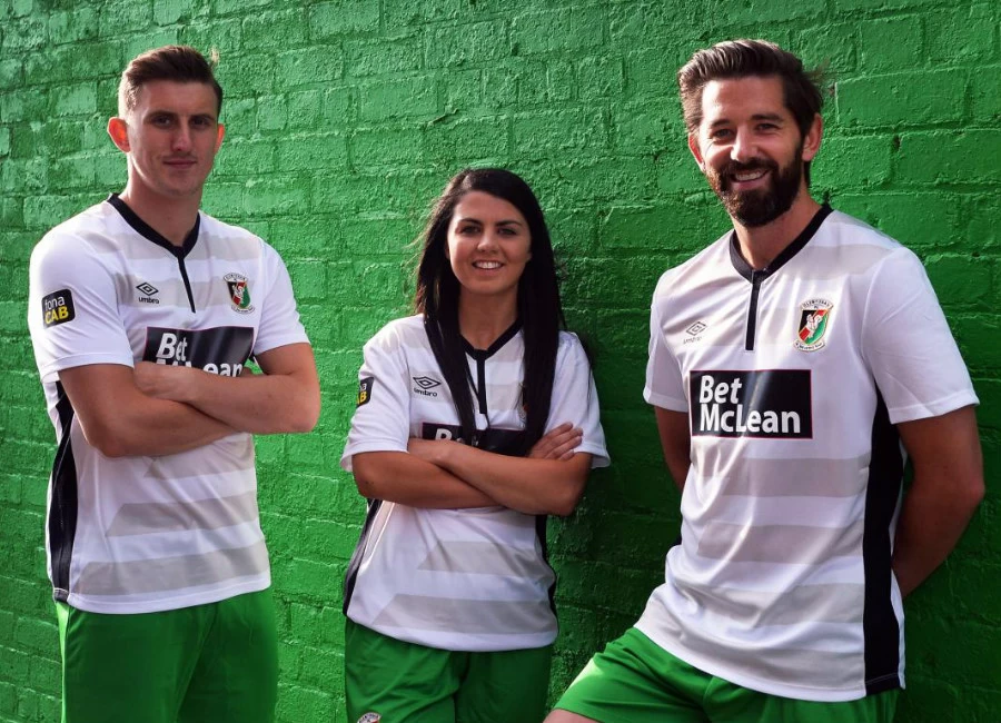 Glentoran 2018/19 Umbro Away Kit