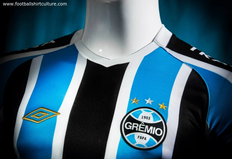 Gremio 2015 Umbro Home Football Shirt