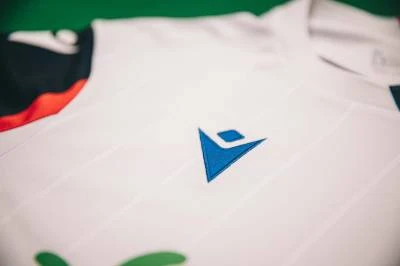 bolton_wanderers_26_27_macron_home_kit_8.jpg