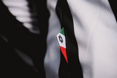 grimsby_Town_26_27_lotto_home_kit_e.jpeg