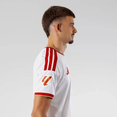 sevilla_26_27_adidas_home_kit_2.jpg