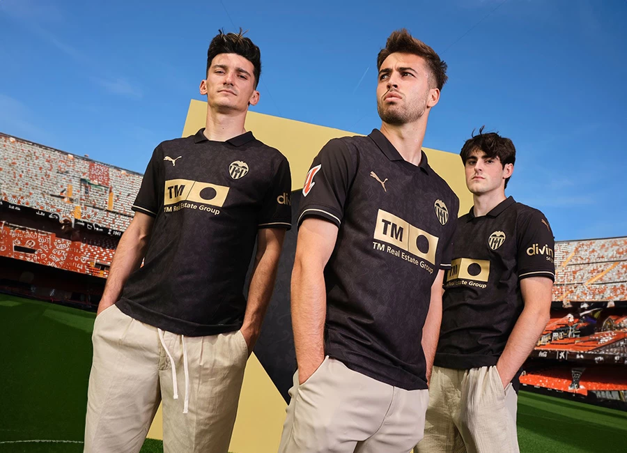 Valencia 24/25 Puma Away Kit